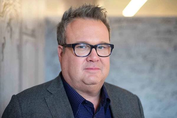'Modern Family' 's Eric Stonestreet on His Kansas Farm Upbringing and Longtime Love of Pigs