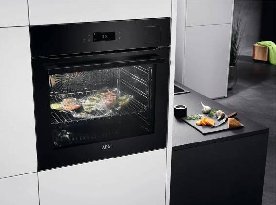 AEG 9000 SteamPro BSE798380B