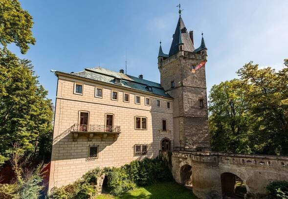 Zámek Stránov - Jedinečný památkový objekt s bohatou historií