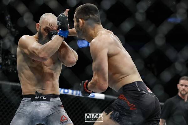 Makhmud Muradov versus Trevor Smith