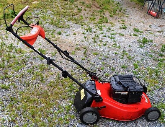 Sekačka na trávu Mountfield s pojezdem, starší - Zahradní technika