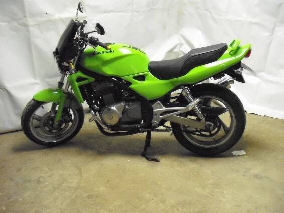 Kawasaki ER 5 | Katalog motocyklů a motokatalog na Motorkáři.cz