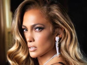 Jennifer Lopez Mastered 8 Hair Looks in Her New Music Video With Maluma