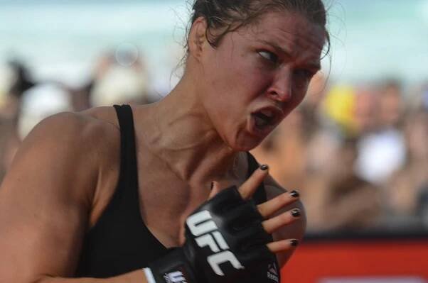 Bojovnice Ronda si troufá! Porazila bych i Mayweathera, tvrdí