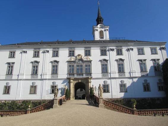 Poklady z depozitářů – výstava ukrytých skvostů na zámku Lysice