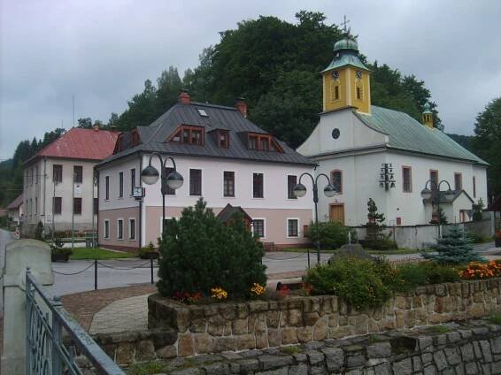 Pošta a kostol sv. Josefa