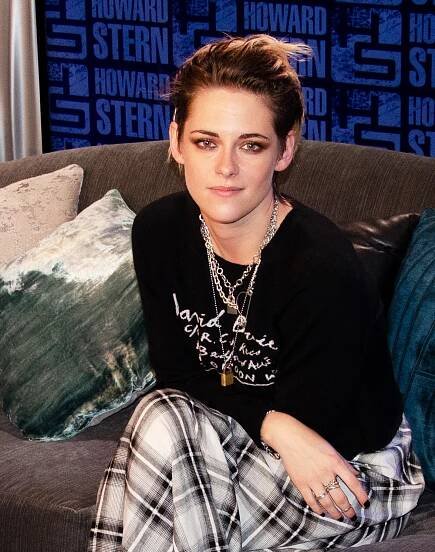 VIDEO: Kristen Stewart Opens Up About Her Romance With ‘Twilight’ Co-Star Robert Pattinson and Tells Howard She’s Ready to Propose to Her Girlfriend