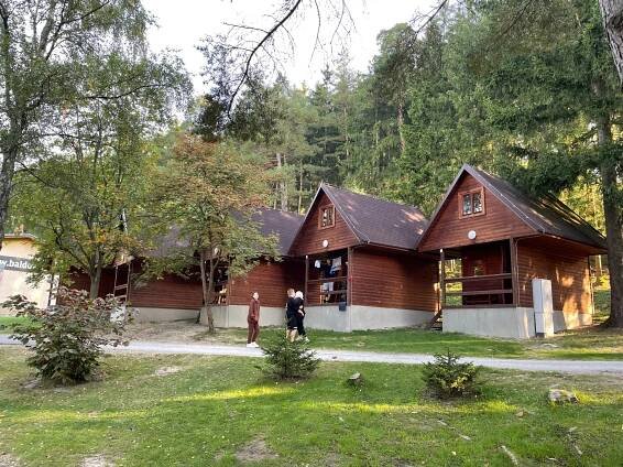 Kemp, lesy, vynikající ovčí sýr a odpočinek na gruntu jako u babičky v hanácké vesnici - All4Camper