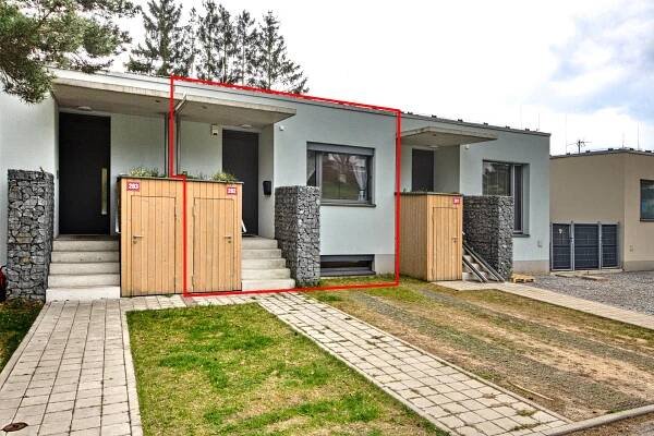 Pronájem novostavby řadového domu 4kk s balkonem a zahradou v Bukovanech u Benešova