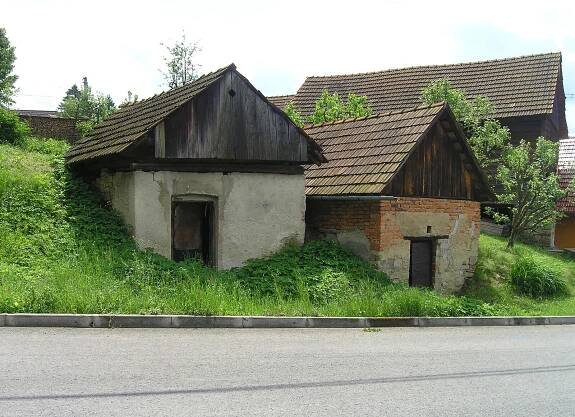 Soubor:Zádveřice-Raková, Raková, wine cellars.jpg