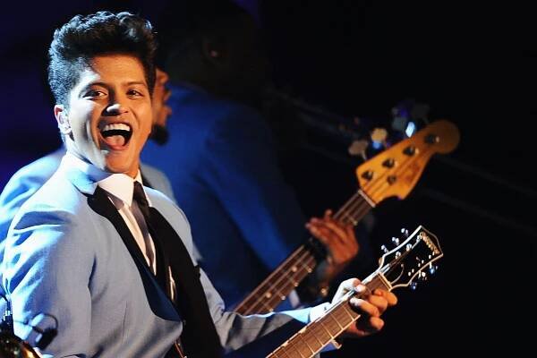 Hudebnímu průmyslu rostou příjmy z internetu. Statistikám vévodí Bruno Mars