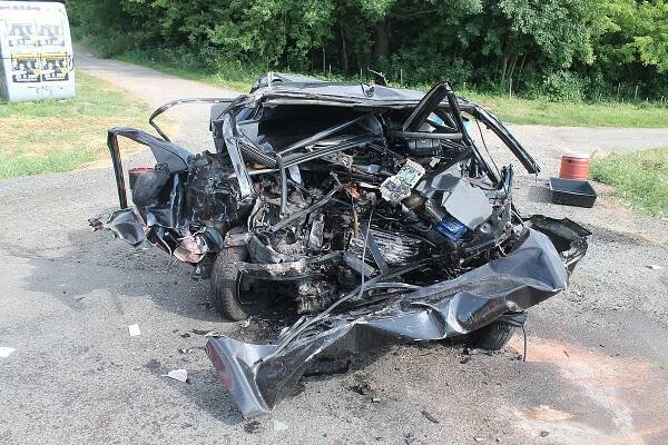 Při nehodě mezi obcemi Strážnice a Vnorovy vyhasly čtyři lidské životy | POŽÁRY.cz - ohnisko žhavých zpráv | hasiči aktuálně