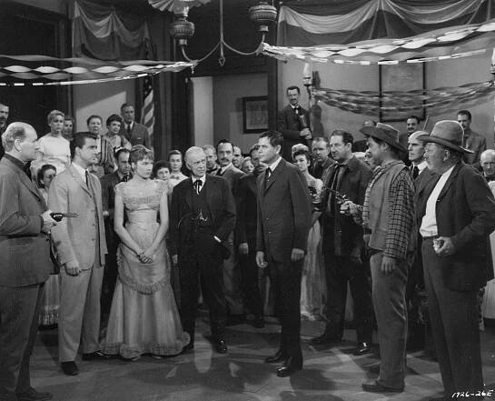 Leslie Nielsen, Shirley MacLaine, Willis Bouchey, Glenn Ford, Mickey Shaughnessy, Edgar Buchanan - Ovčák - Z filmu