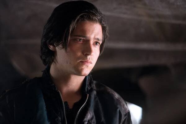 Prvních 100 - Spacewalker - Z filmu - Thomas McDonell