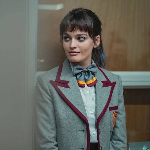 Emma Mackey on Maeve’s “Sex Education” Season 3 Storyline, “Emily” & Meaningful Stories
