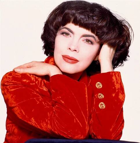 Mireille Mathieu si zamilovala Prahu! Víme, kdy a proč k nám zase přijede