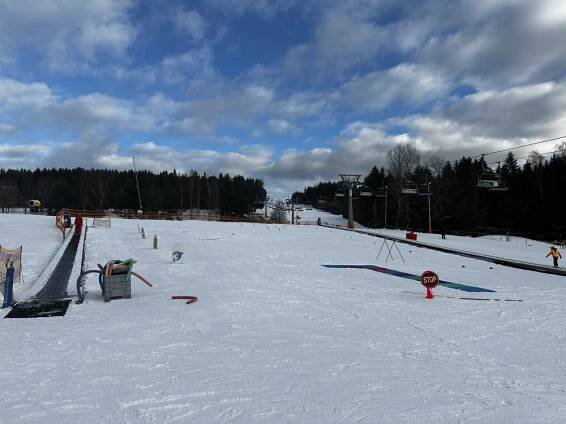 Skiareály na jihu Čech mají od 20 do 60 cm sněhu, čekají hodně návštěvníků