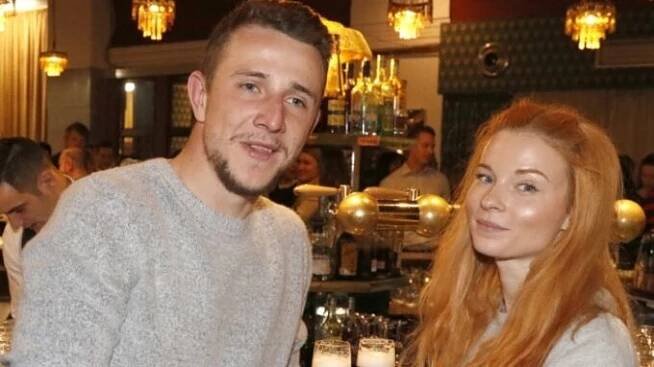 Herec Jakub Štáfek se stal pyšným otcem. Rozkošná dcera dostala jméno znamenající »mírumilovná«