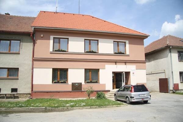 Soubor:Municipal office in Opatov, Třebíč District.JPG