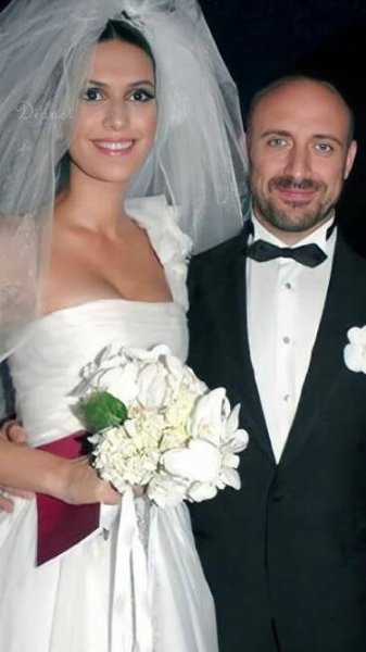 La historia de amor de Halit Ergenç y Bergüzar Korel #halitergenç #bergüzarkorel #lasmilyunanoches