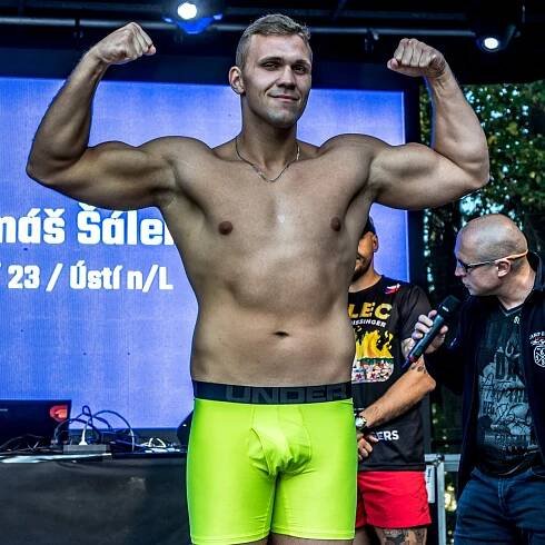 Šálek na vážení / zdroj foto: Vojtěch Hájek