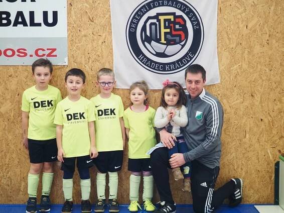 FOTO: Nejmenší fotbalisté rozdávali radost. Hala ve Vysoké přivítala 21 týmů