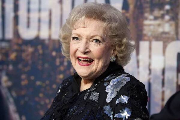 From a Screen Actors Guild Award to Hosting SNL: Why 2010 Was the Year of Betty White