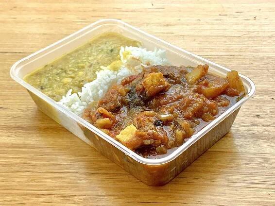 Potato, zucchini & spinach curry 