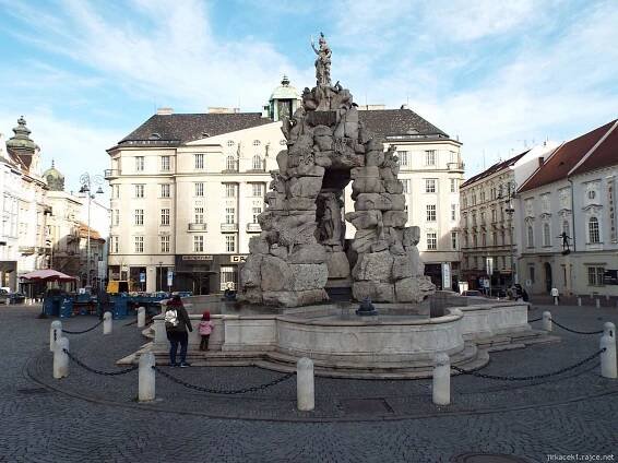 F - Brno - Zelný trh 14 - Kašna Parnas