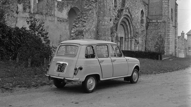Renault 4 bylo geniální auto, kterého se prodalo 8 miliónů