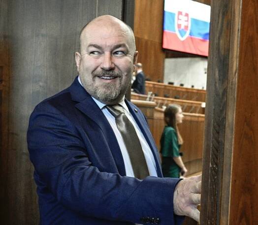 LEGITÍMNE POŽIADAVKY A PRIZNANÝ POST MINISTRA
