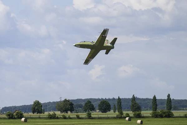 Aero Vodochody představilo v akci stroj L-39NG vyrobený pro LOM Praha