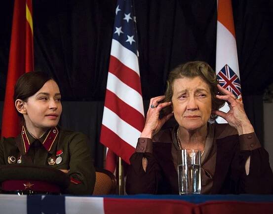 Julija Pěresild, Joan Blackham - Bitva o Sevastopol - Z filmu
