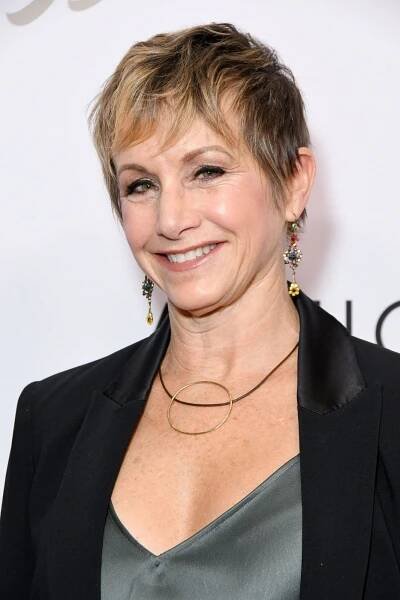 Andrea z Beverly Hills 90210 to dotáhla daleko. Klaní se jí Baldwin i Lady Gaga
