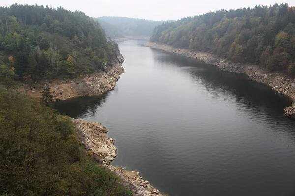 Hladina Orlíku opět klesá, zásoby vody ale stačí ještě na rok - Naše voda