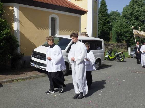 Slavnost Těla a Krve Páně ve Zdislavicích 19.6.2022 | Římskokatolická farnost Zdislavice