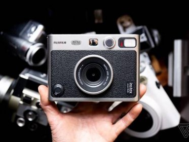 Fujifilm Instax Mini Evo review: more camera than toy