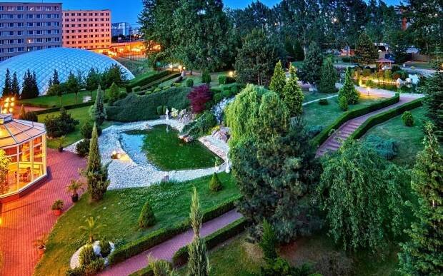 Pobyt u Westfield Chodov v TOP HOTELU Praha **** s polopenzí formou bufetu a neomezeným wellness + fitness