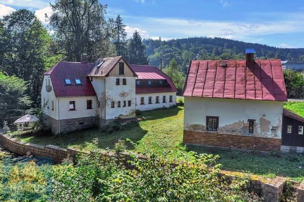 Prodej areálu penzionu s rodinným domem a pozemky 2100 m2 v Jizerských horách, Josefův důl 