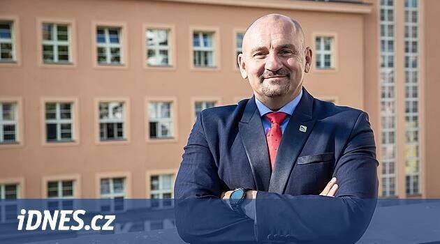 U politiků přitvrďme, má platit presumpce viny, říká lídr SPD a Trikolory - iDNES.cz