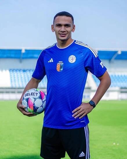 FOTO: Fotbalista Leandro Lima. – stránka 4