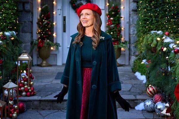 'Joyful Mrs. Miracle' Star Rachel Boston Hopes to Play the Angelic Christmas Character for a Long Time (Exclusive)
