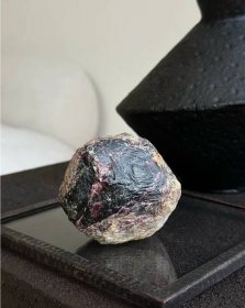 Polodrahokam granát surový velký Vietnam 861g - Gaia Crystal