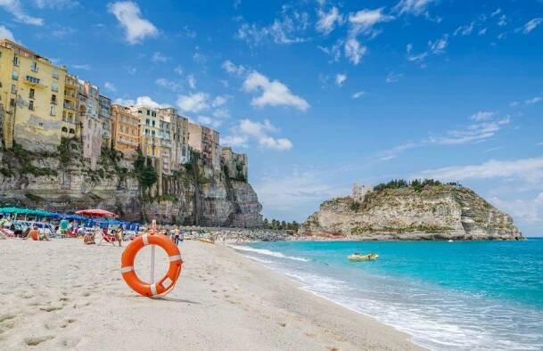 Záchranné kolo na pláži – Tropea