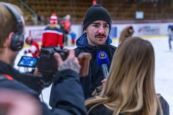 FOTO, VIDEO: Děti si hokejový den na zimáku v Klatovech užily, podívejte se