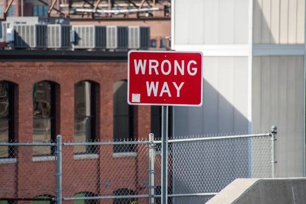Wrong way sign.