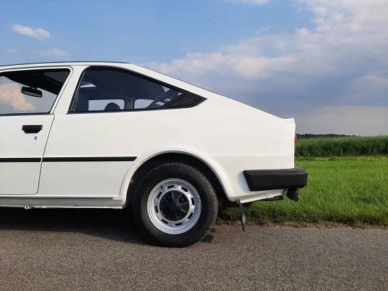 Škoda Rapid 136: Kopec zvládá bez potupného podřazování, lidé se za ní stále otáčí a pořád tu a tam nejde nastartovat