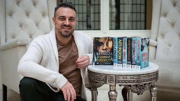 Čeští a slovenští čtenáři mají v mém srdci zvláštní místo, říká Robert Bryndza