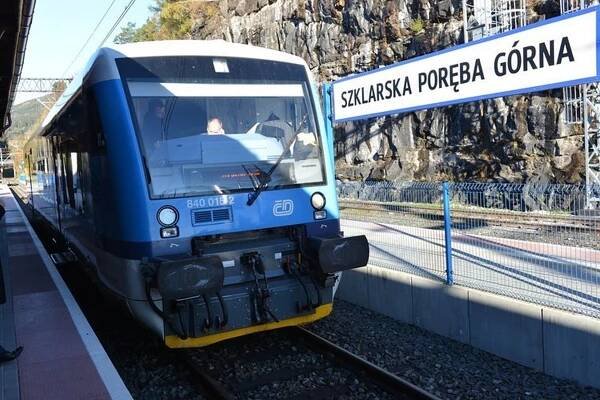 Mezi Českem a Polskem začaly jezdit i osobní vlaky, přes Meziměstí se mají rozjet v sobotu
