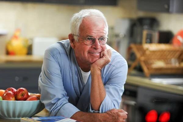 The Grinder - The Curious Disappearance of Mr. Donovan - Z filmu - William Devane